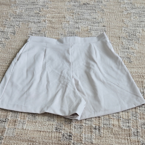Stylish Tan Women's Shorts - Picture 4 of 4